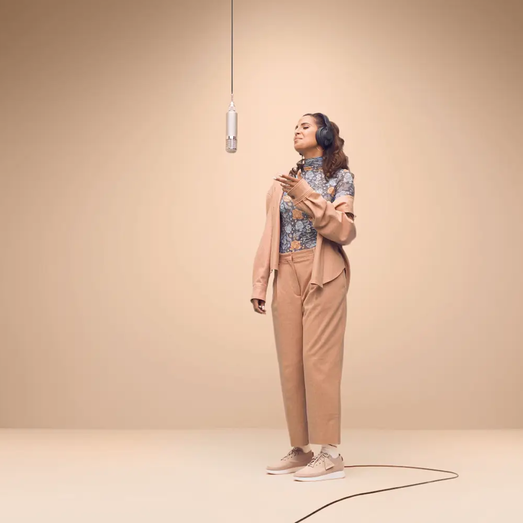 Snoh Aalegra-colors-clarks-originals